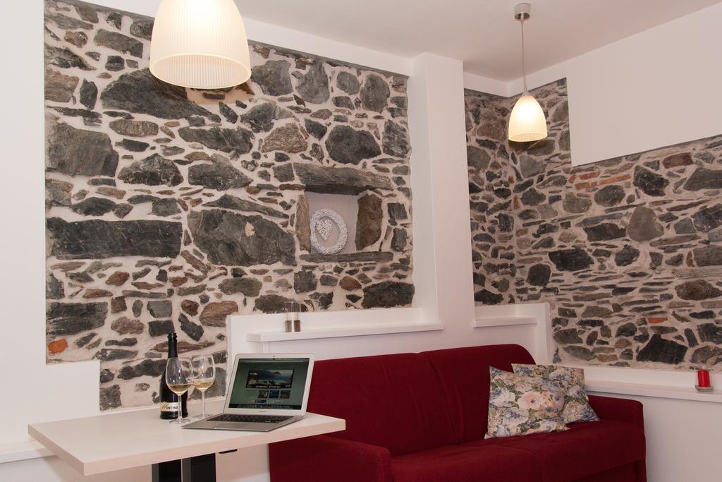 Residence Cafelicita - Promotion - Apartments Lake View - Infinity Pool - Jacuzzi 그라베도나 객실 사진