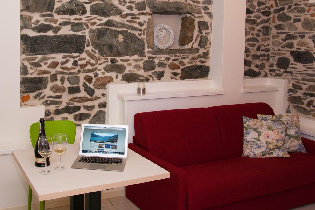 Residence Cafelicita - Promotion - Apartments Lake View - Infinity Pool - Jacuzzi 그라베도나 객실 사진