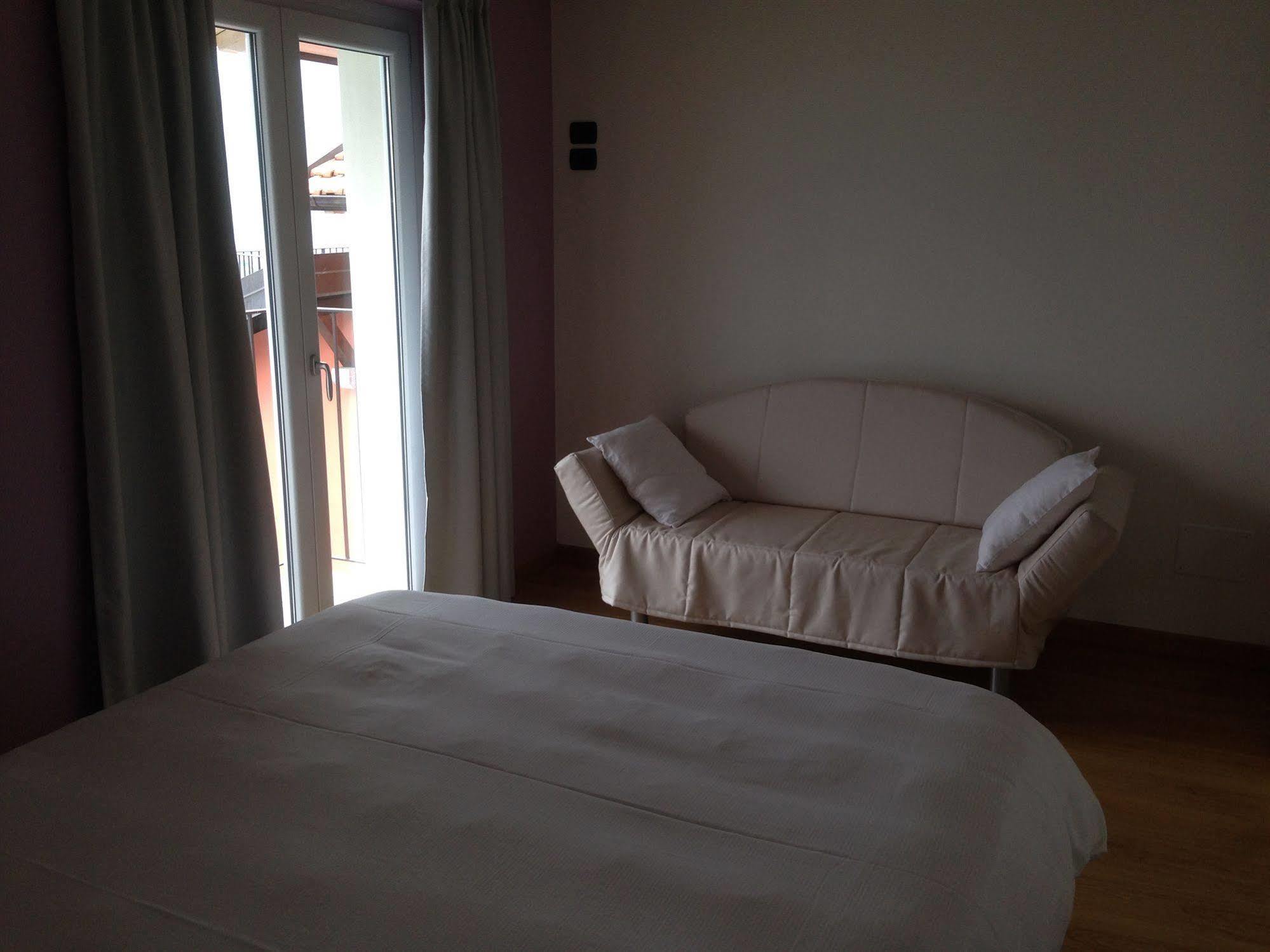 Residence Cafelicita - Promotion - Apartments Lake View - Infinity Pool - Jacuzzi 그라베도나 외부 사진